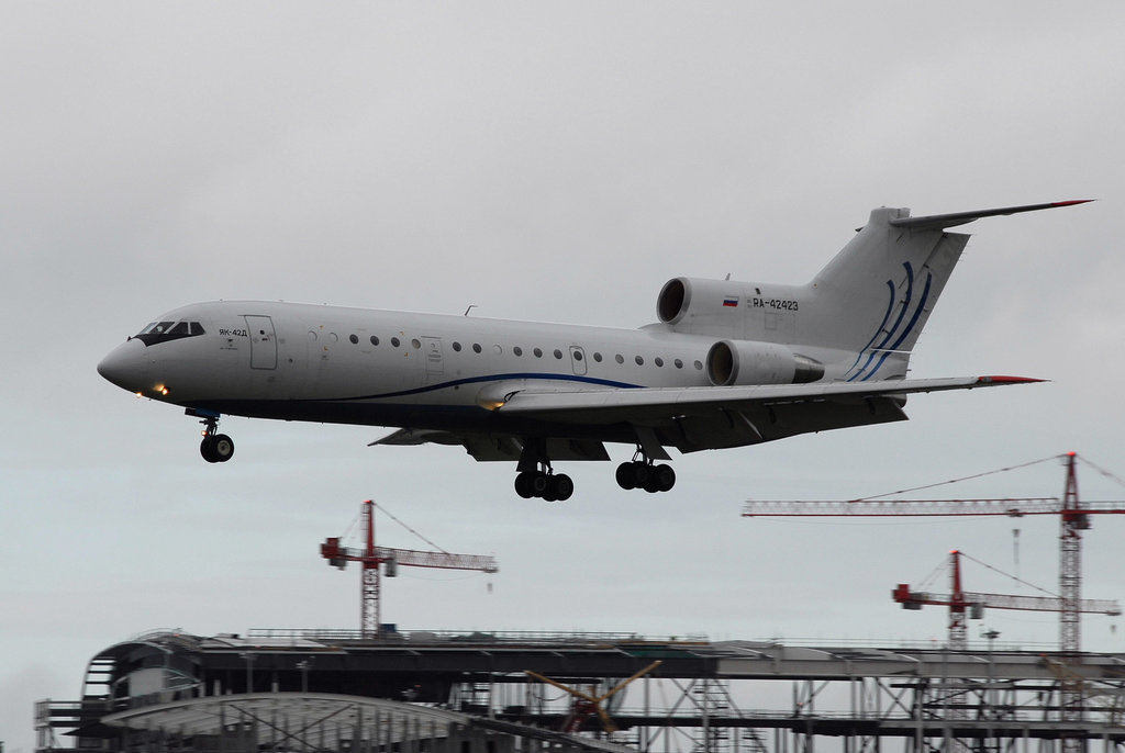 RA-42423 Yak-42D Centre-Avia