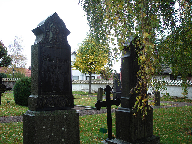 Cimetière et église de Båstad en Suède / Båstad cemetery and chuch in Sweden.