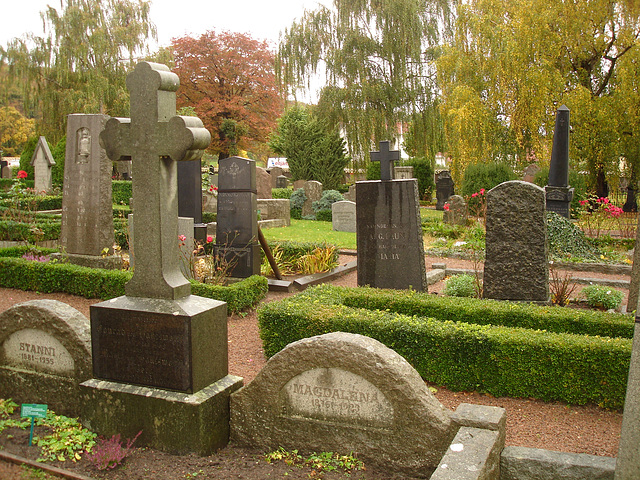 Cimetière et église de Båstad en Suède / Båstad cemetery and chuch in Sweden.