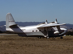 N7025E HU-16C
