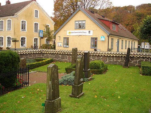 Cimetière et église de Båstad en Suède / Båstad cemetery and chuch in Sweden.