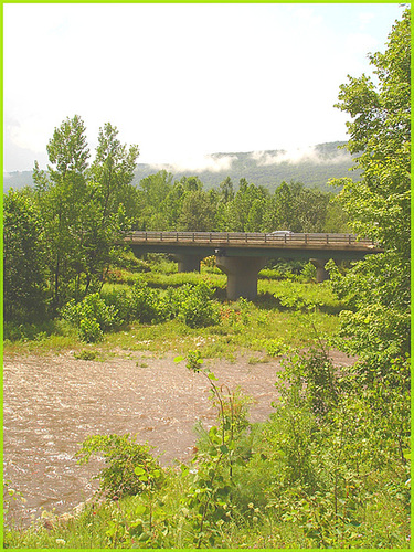 Pont et rivière / Bridge and river - Vermont, USA / Août 2008.
