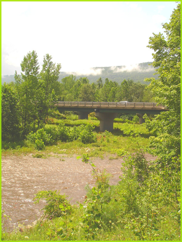 Pont et rivière / Bridge and river - Vermont, USA / Août 2008.