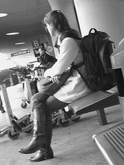 14h05 - Readhead Lady in flat sexy boots - Copenhagen Kastrup airport  - 20-10-2008 /  B & W