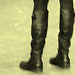 Blond in flat boots and checked skirt /  Blonde en bottes SS et jupe en damiers- Aéroport de Montréal. - Photofiltre- Photo ancienne.