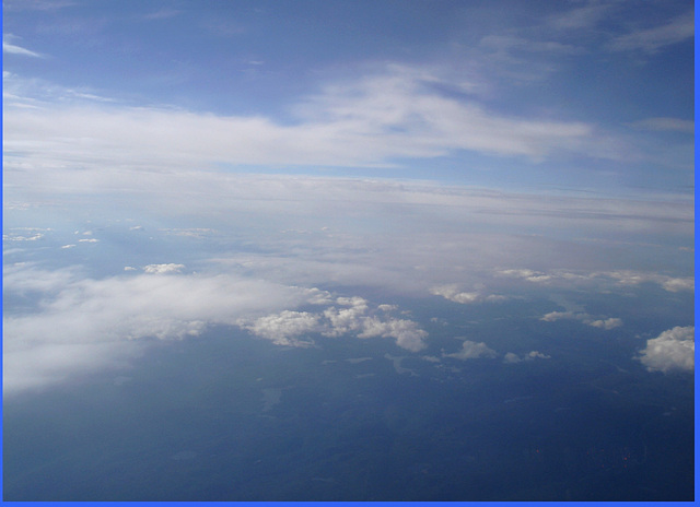 Rimouski, Québec. CANADA / Vue du ciel et du  fleuve en avion / From the aircraft window /  10 août 2007.