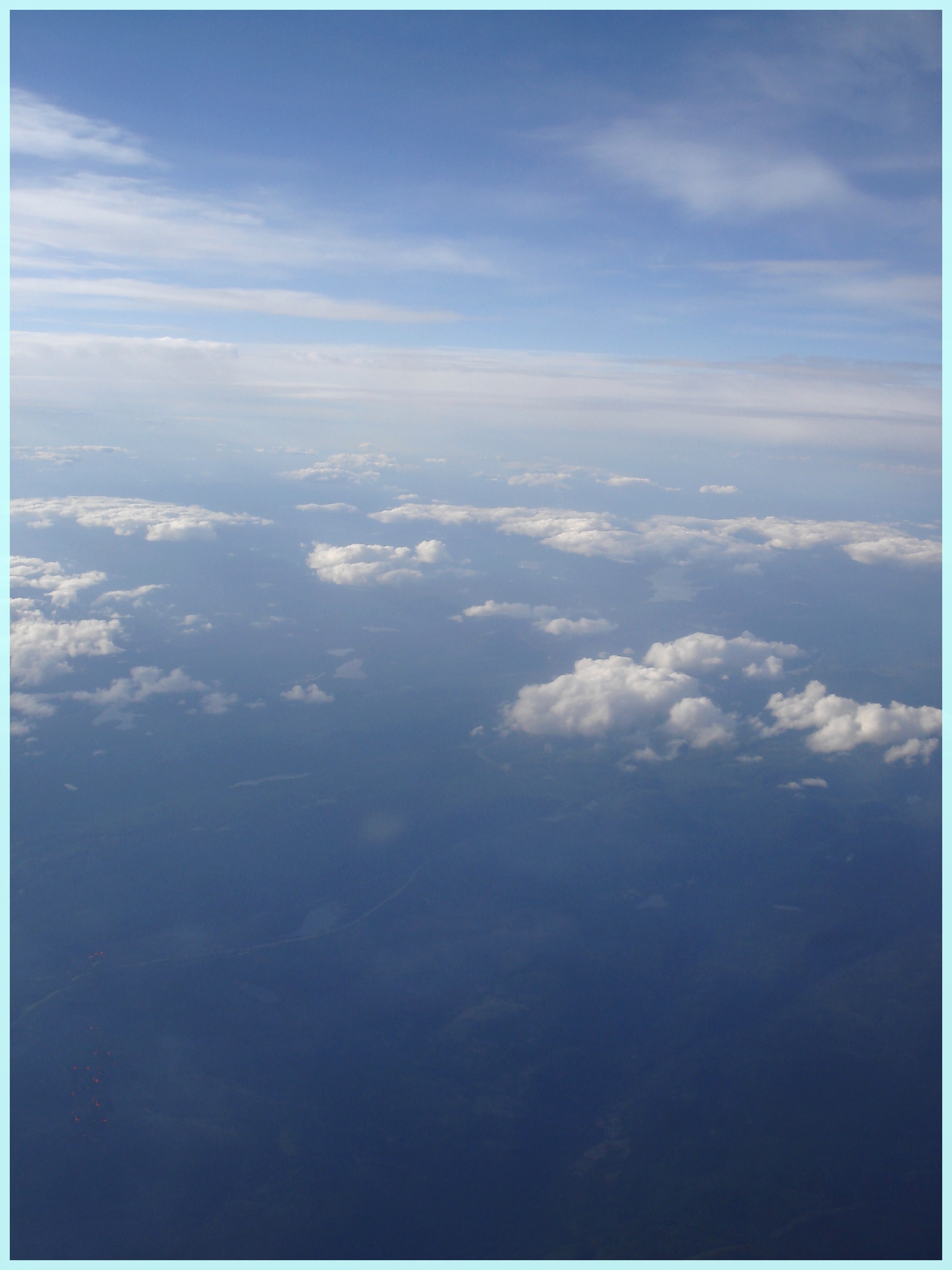 Rimouski, Québec. CANADA / Vue du ciel et du  fleuve en avion / From the aircraft window /  10 août 2007.