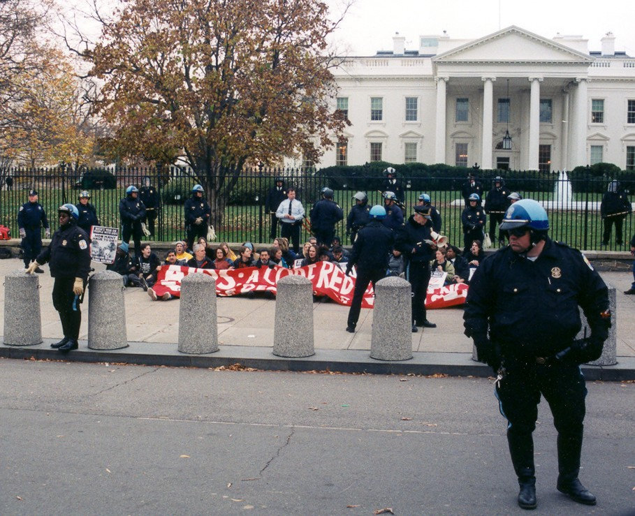 10.05.CodeRed.DieIn.WhiteHouse.WDC.26nov02