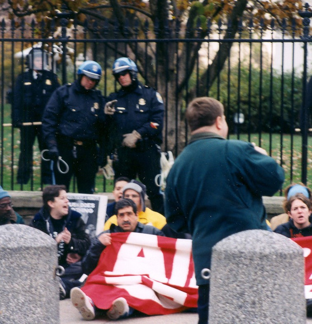 10.06.CodeRed.DieIn.WhiteHouse.WDC.26nov02