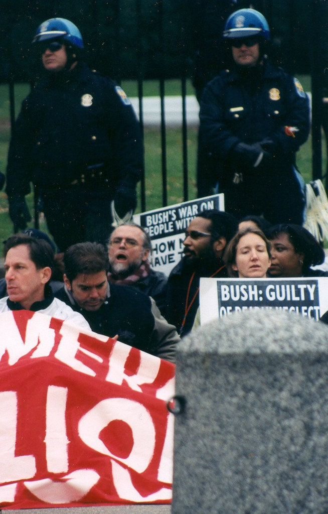 10.08.CodeRed.DieIn.WhiteHouse.WDC.26nov02