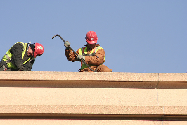 04.MenAtWork.WaterfrontMall.4M.SW.WDC.18dec07