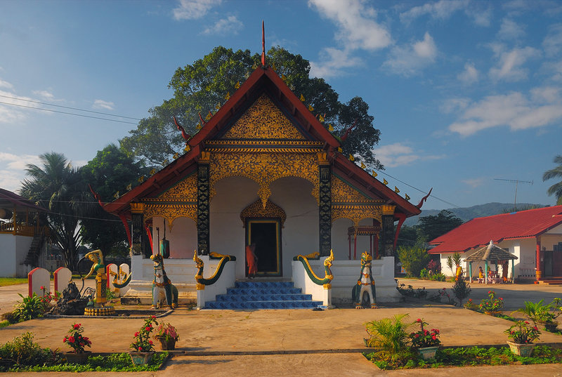 A small monastery in Pak Lay