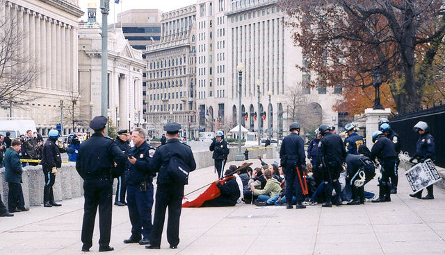 10.18.CodeRed.DieIn.WhiteHouse.WDC.26nov02