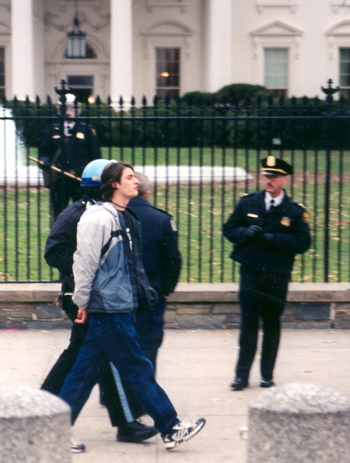 10.20.CodeRed.DieIn.WhiteHouse.WDC.26nov02