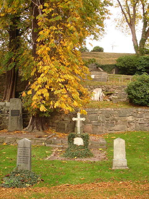 Cimetière de Helsingborg /  Helsingborg cemetery-  Suède / Sweden - The Lundbergs -Down the hill- Au bas de la colline.  22/10/2008