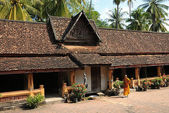 Part of the arcade of Buddha images