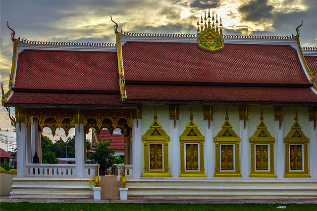 Wat Hosantinimit in the sun set