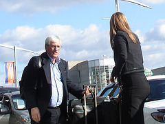 Très séduisante Dame mature en Bottes de Dominatrice - Mature Lady in tremendous Dominatrix Boots- PET Montreal airport  -Lampadaires et nuages.