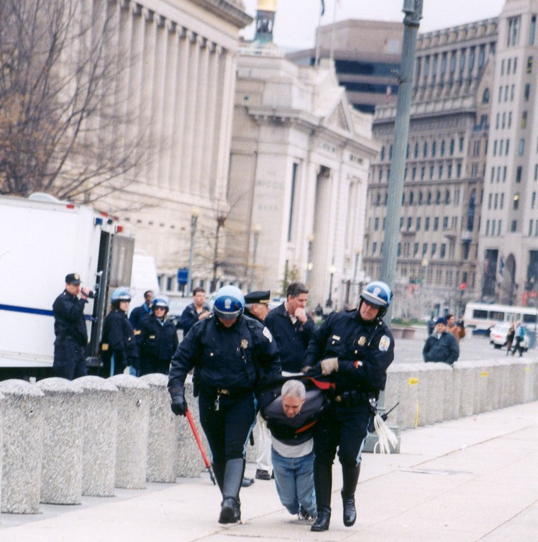 12.01.CodeRed.DieIn.WhiteHouse.WDC.26nov02