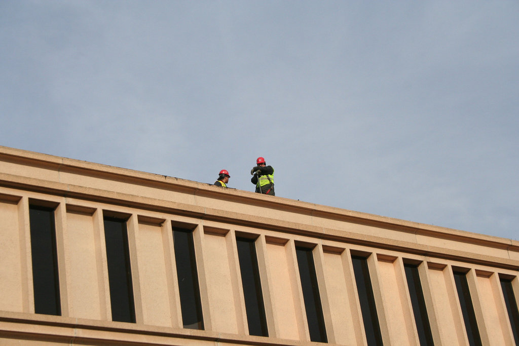 15.MenAtWork.WaterfrontMall.4M.SW.WDC.18dec07