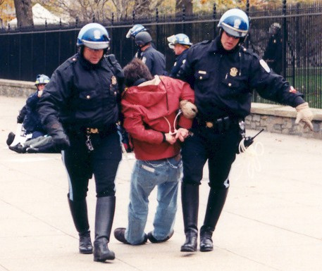 13.01a.CodeRed.DieIn.WhiteHouse.WDC.26nov02