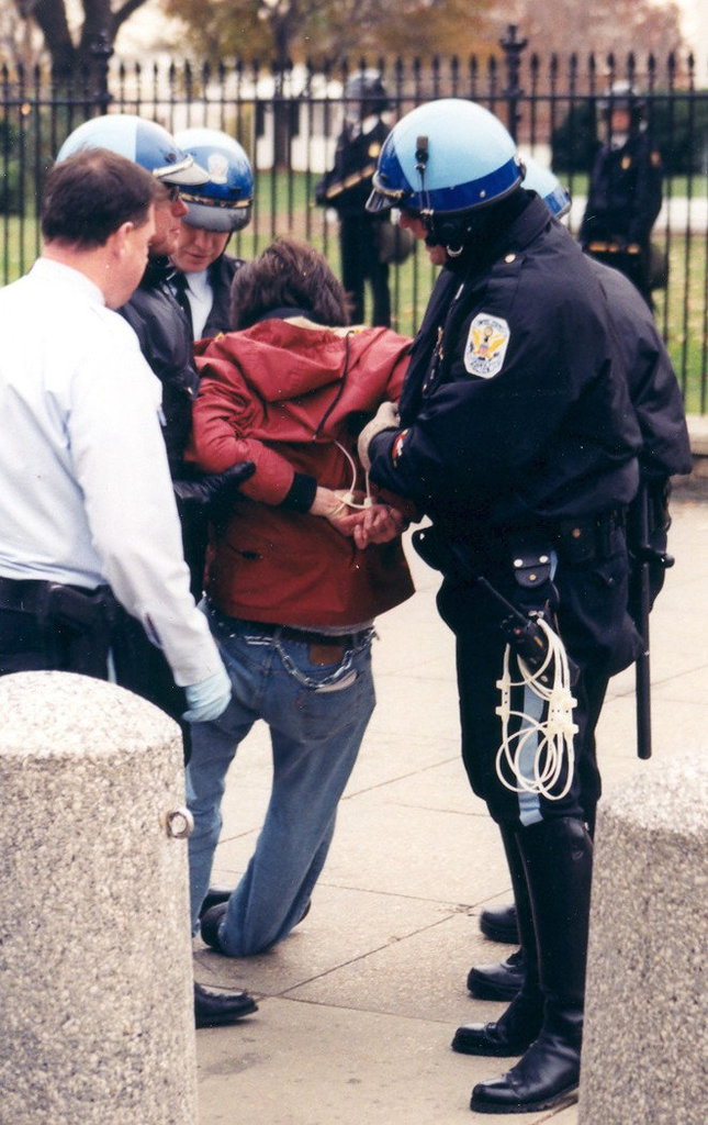 13.02.CodeRed.DieIn.WhiteHouse.WDC.26nov02