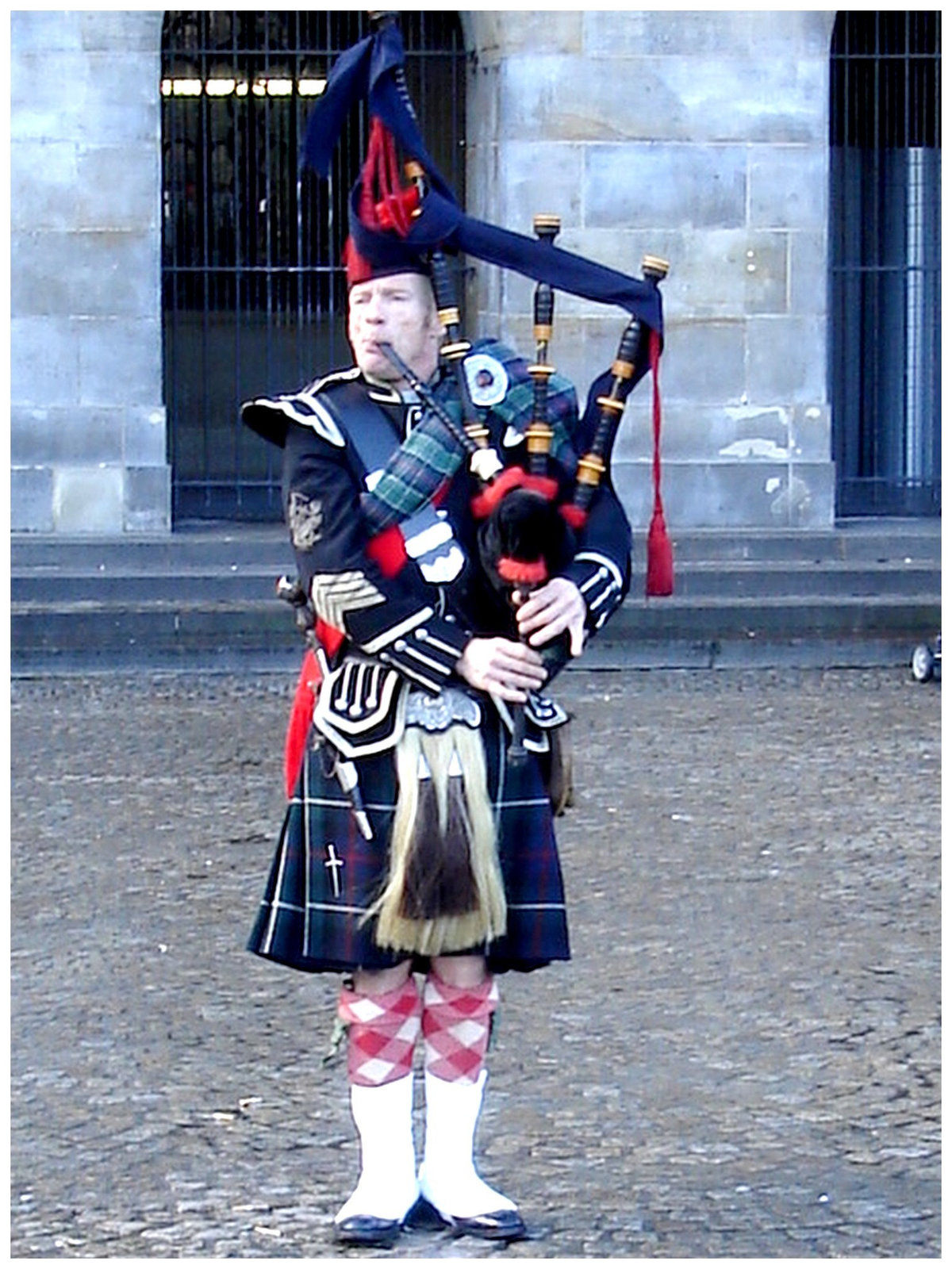 Dutch amagalm / Black & White boots & Bagpipes !  /  Bottes en noir et blanc et cornemuse - Amsterdam / 11 novembre 2007