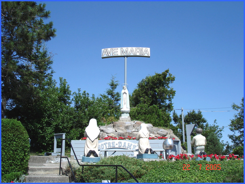 Notre-Dame de Fatima -  Ave Maria- Entre Rivière-du-loup et Rimouski. Québec. CANADA - 22 juillet 2005.