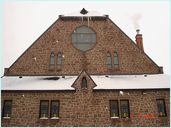 Glaçons et cheminée d'église - Church's smoking icicles-  Lachute- Québec, Canada. 6 février 2008.