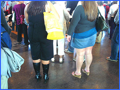 Hot chubbies with sexy footwears - Sexy duo de charmantes dodues bien chaussées - PET Montreal airport.