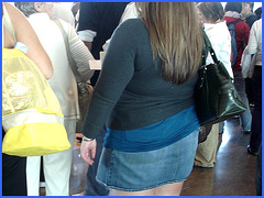 Hot chubbies with sexy footwears - Sexy duo de charmantes dodues bien chaussées - PET Montreal airport.