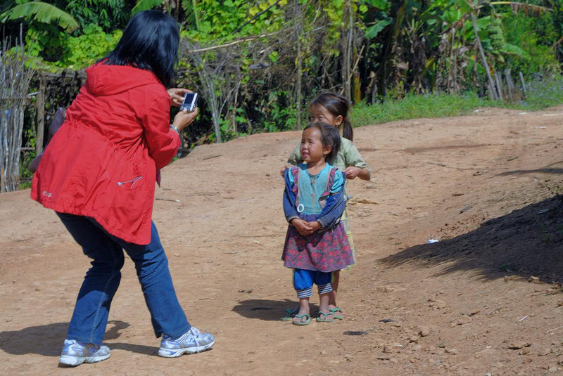 Hmong kids like to be photographed