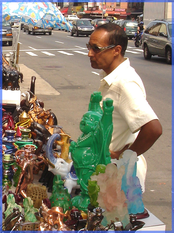 Vendeur de paradis artificiel / Artificial paradise salesman - NYC. USA.