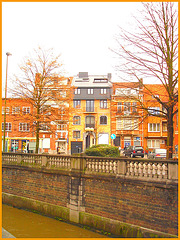 Trottoir pittoresque / Vivid sidewalk - Louvain / Leuven / Belgium, Belgique - 10 novembre 2007.