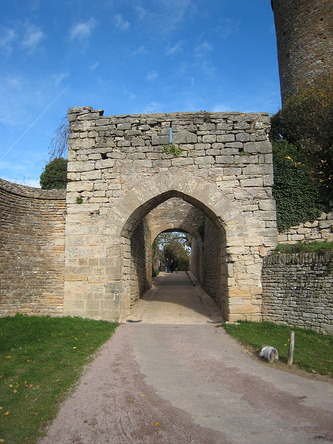 Brancion village médiéval - la porte du village