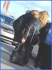 Très séduisante Dame mature en Bottes de Dominatrice - Mature Lady in tremendous Dominatrix Boots- PET Montreal airport