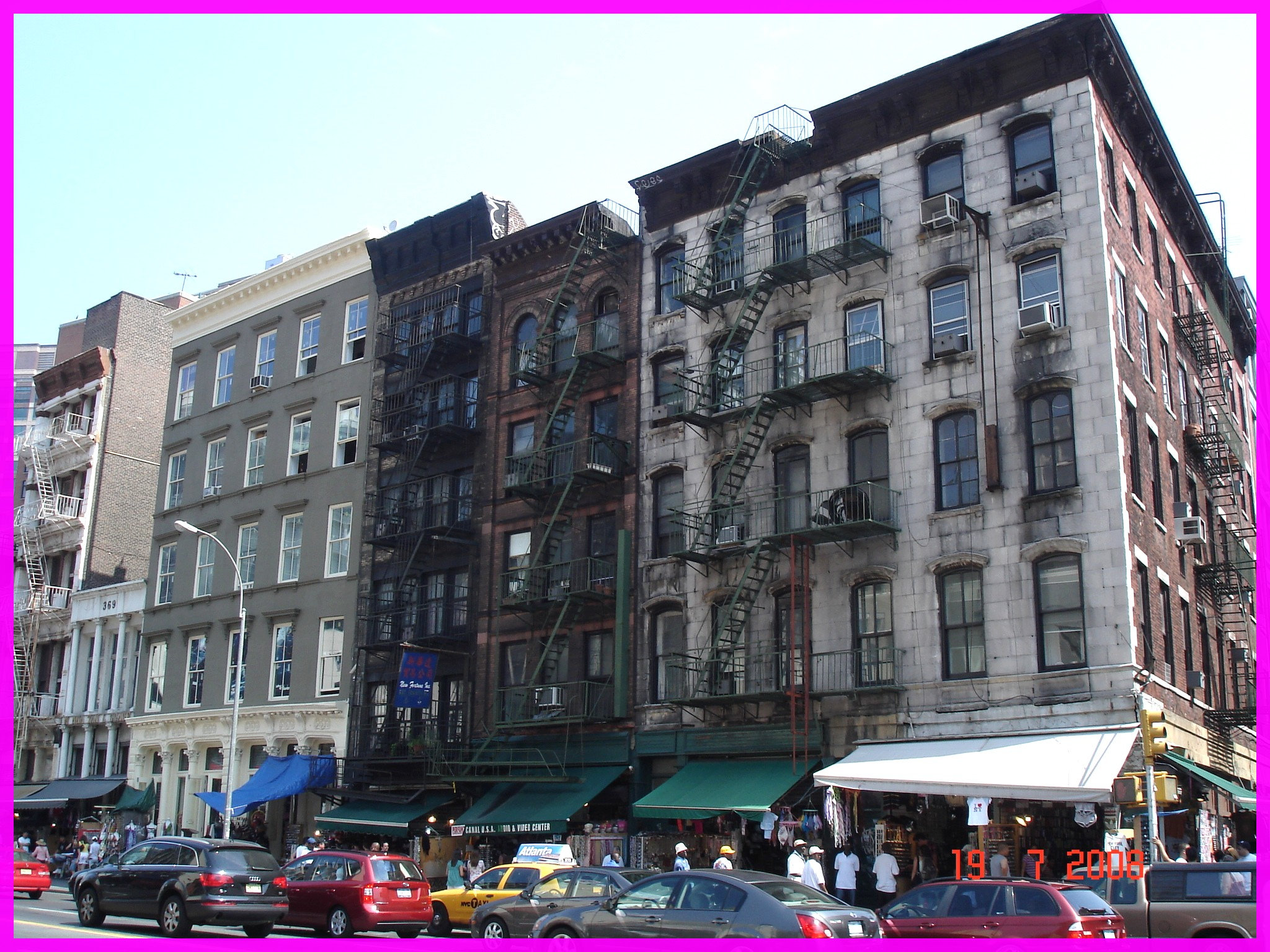 Channeled block / Pâtés de bâtiments canalisés- Canal Street- NYC.