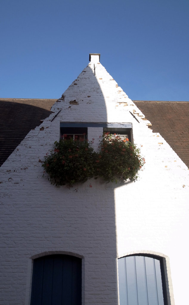 Bruges Shadow House 1