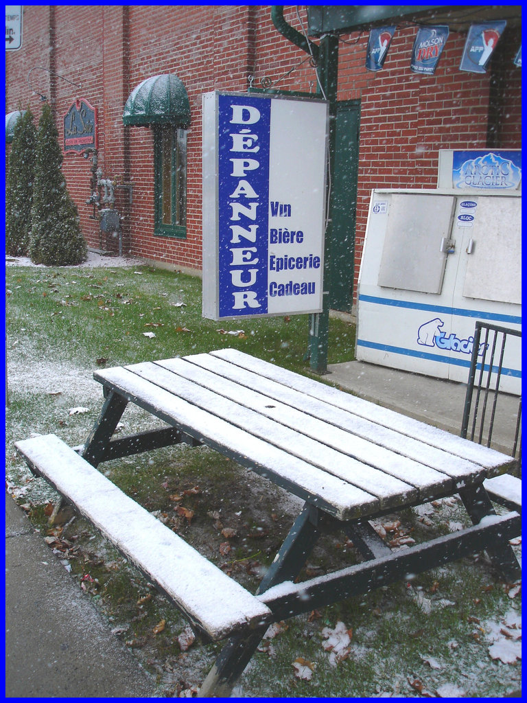 Pique-nique glacé /  Frozen picnic - Dépanneur du Québec. 7 décembre 2008.