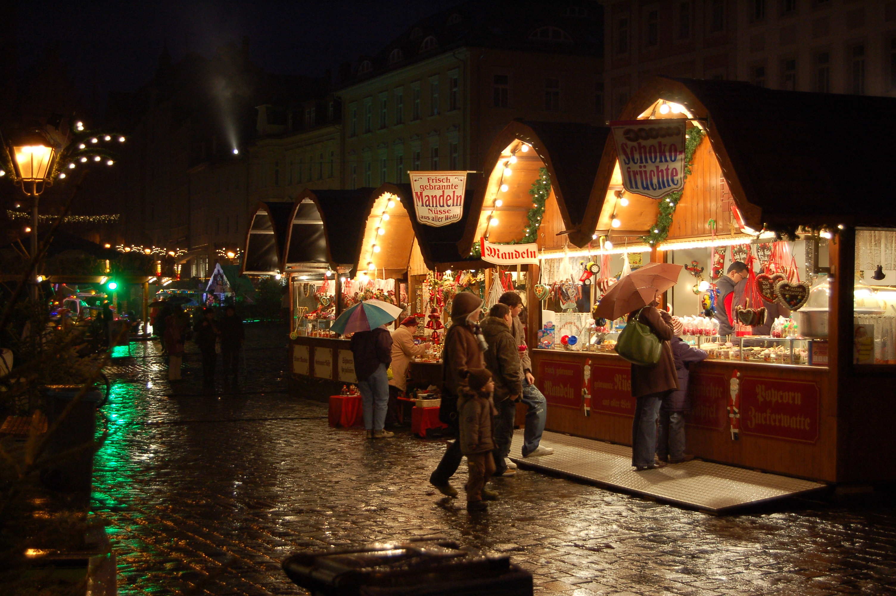 Kristnaskfoiraj budoj bele iluminataj