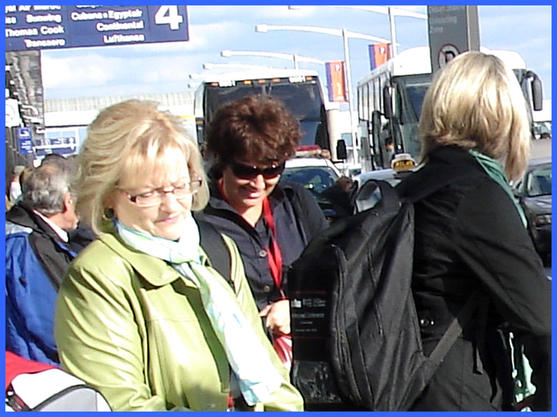 Blonde mature en Bottes à Talons Hauts - Blond mature in High-Heeled Boots - PET Montreal airport.