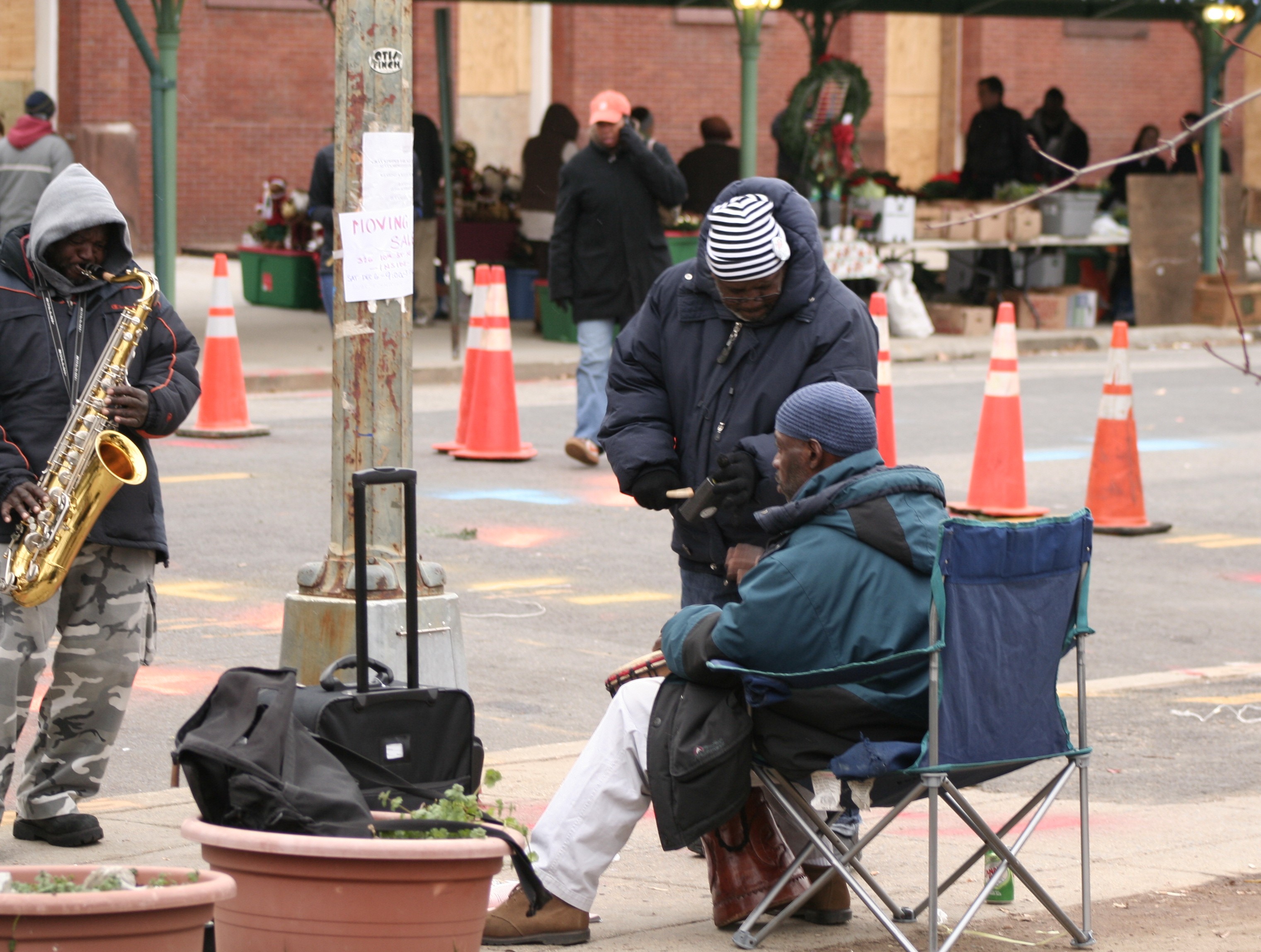 01.ThreeMerryMen.EasternMarket.7D.SE.WDC.6dec08