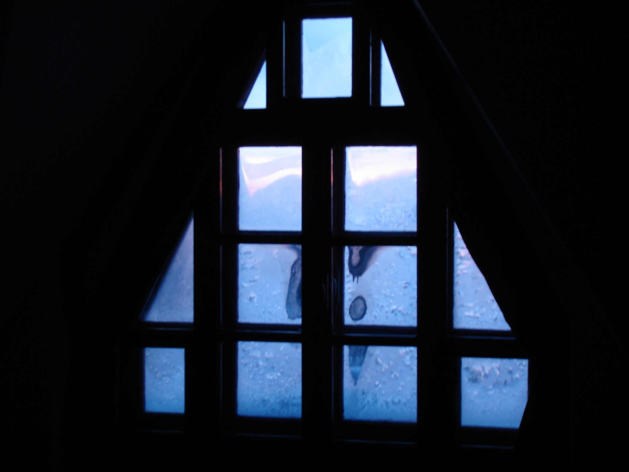 Room's window  -  Fenêtre de chambre /  Abbaye de St-Benoit-du lac au Québec  - 7-02-2009 -  Photo originale