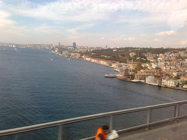 Estambul. Orilla europea desde el puente intercontinental.