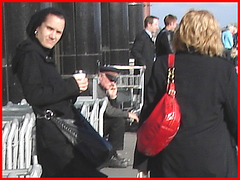 Bourse rouge et Talons marteaux- Red purse and hammer heels-  Montreal PET airport- Aéroport PET de Montréal.