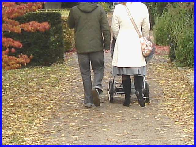 Maman Danoise blonde en Bottes et jupe sexy- Cemetery Danish blond Mom - Copenhagen- 20 octobre 2008