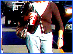 Chubby blond on flats -  Charmante blonde dodue en souliers plats- Aéroport de Montréal. - Photofiltre.   18 octobre 2008