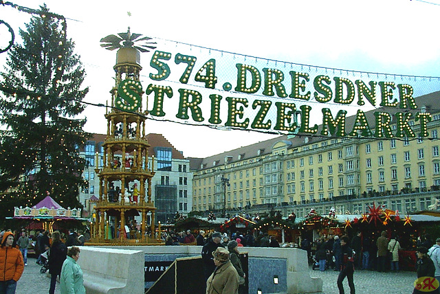 2008-12-22 01 574-a Striezelmarkt, Dresdeno