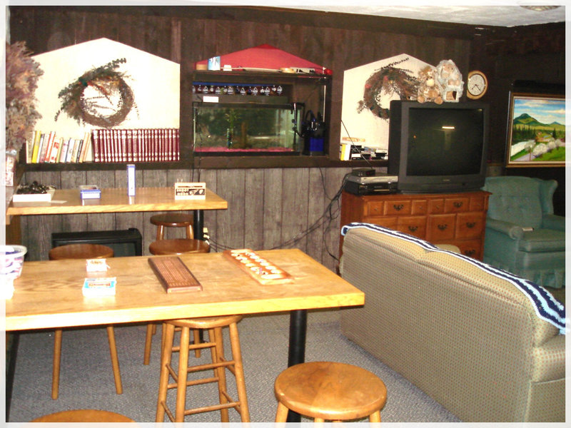 Killington Pico Motor Inn / Salle de jeu - Games room / Killington, Vermont. USA.  August 7th 2008.