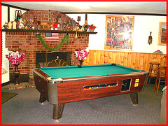 Killington Pico Motor Inn / Pool game table - Table de billard / Killington, Vermont. USA.  August 7th 2008.